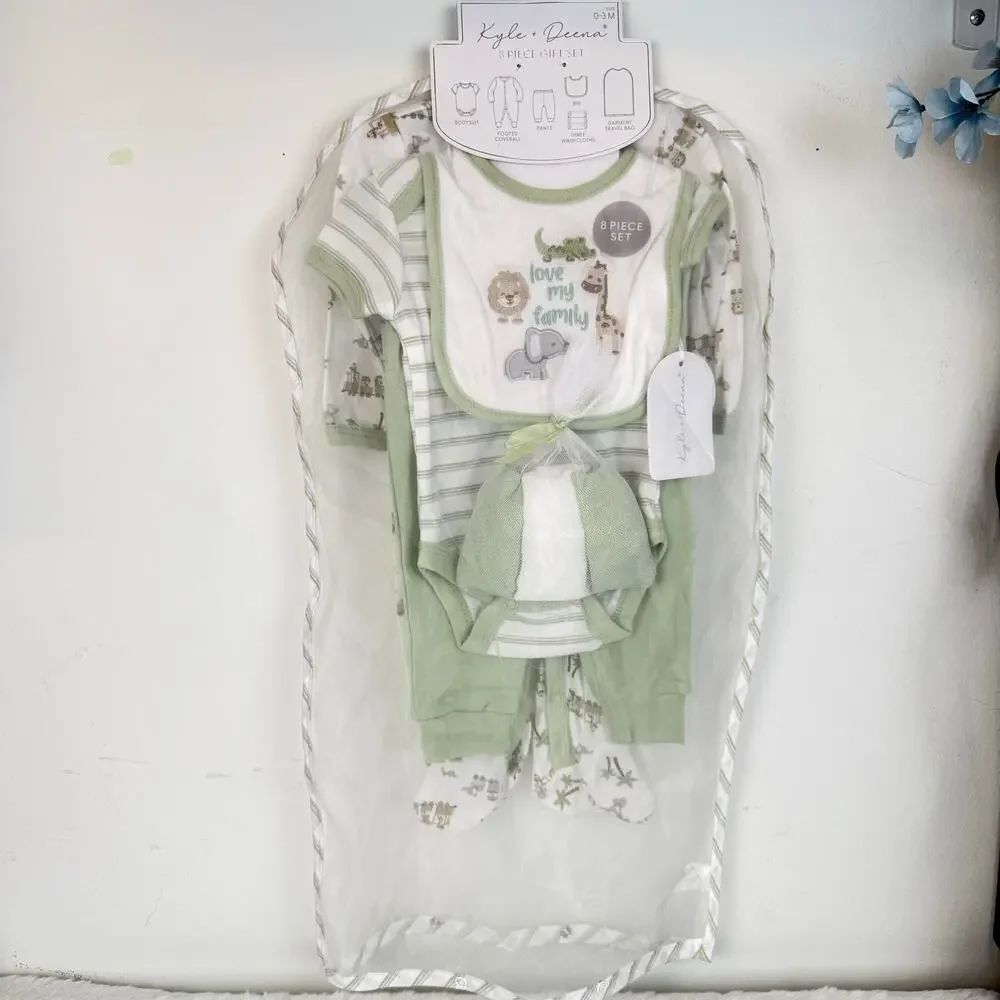 Kyle & Deena 8 Piece gift Set Green & white 0-3 Months NWT